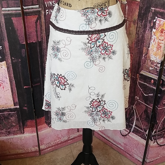 Heart Soul Dresses & Skirts - 🌸embroidered skirt🌸